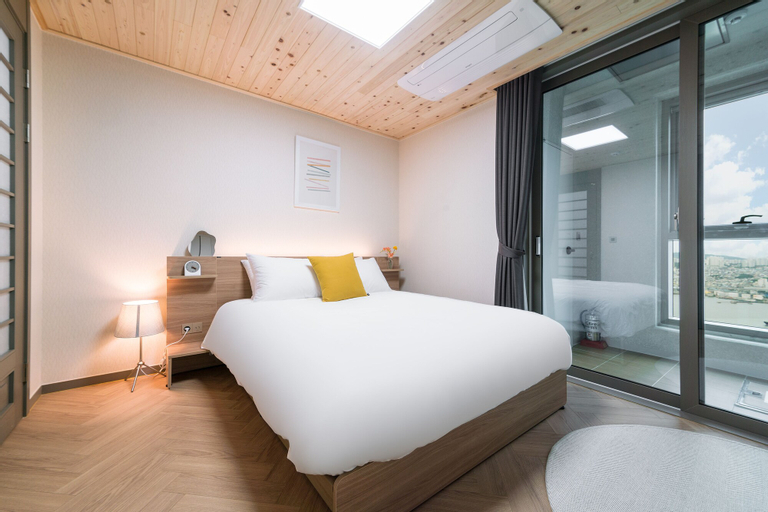 Bedroom 27