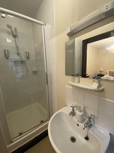 Bathroom 3, The Rising Sun Inn, Kent
