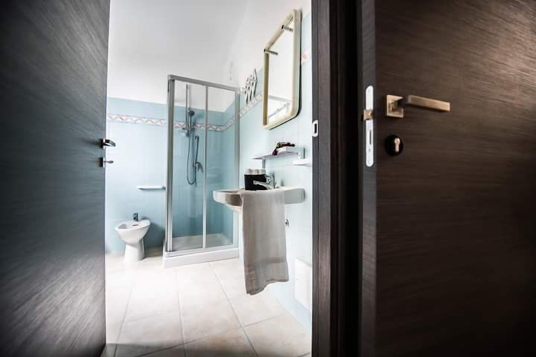 Bathroom 3, La Medusa, Carbonia-Iglesias