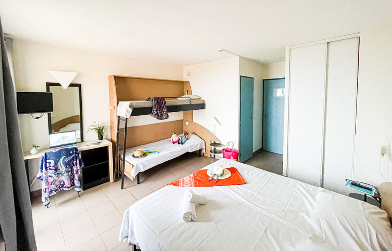 Bedroom 2, VVF Narbonne-Plage Saint-Pierre-la-Mer, Aude