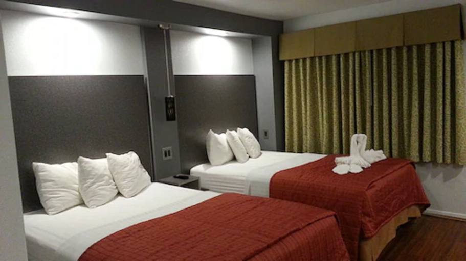 Bedroom 3, 12 Oaks Hotel, Smith