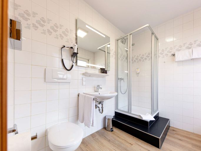 Bathroom 16