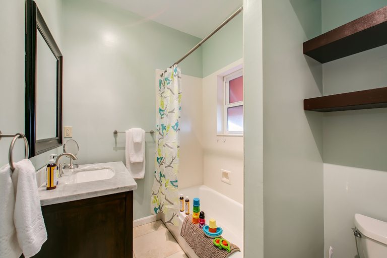 Bathroom 3, Hyde Park Family Retreat, Ada