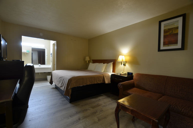 Bedroom 2, Travelowe's Motel, Haywood