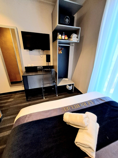 Bedroom 25