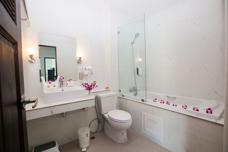 Bathroom 5, Lux Family Villas, Mueang Krabi