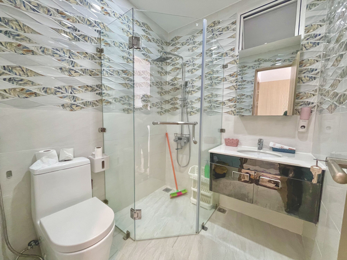 Bathroom 4, Sunrise City Apartment, District 7