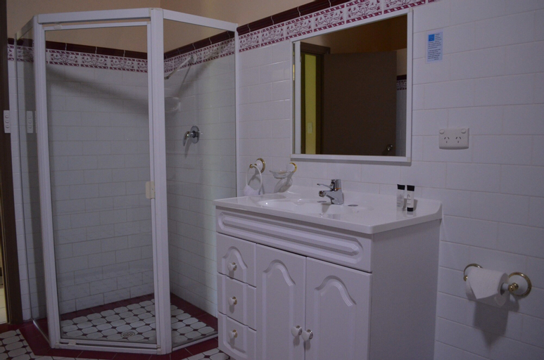 Bedroom 3, Hahndorf Motel, Adelaide