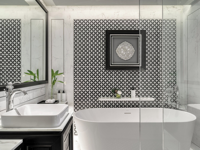 Bathroom 14
