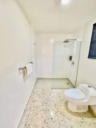 Bathroom 4, Vistalmar Ocean Suites