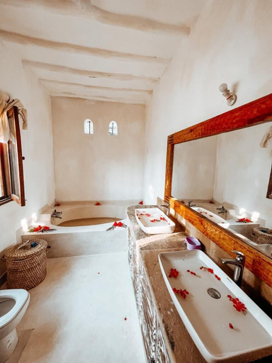 Bathroom 4, Met Beach Resort, Malindi