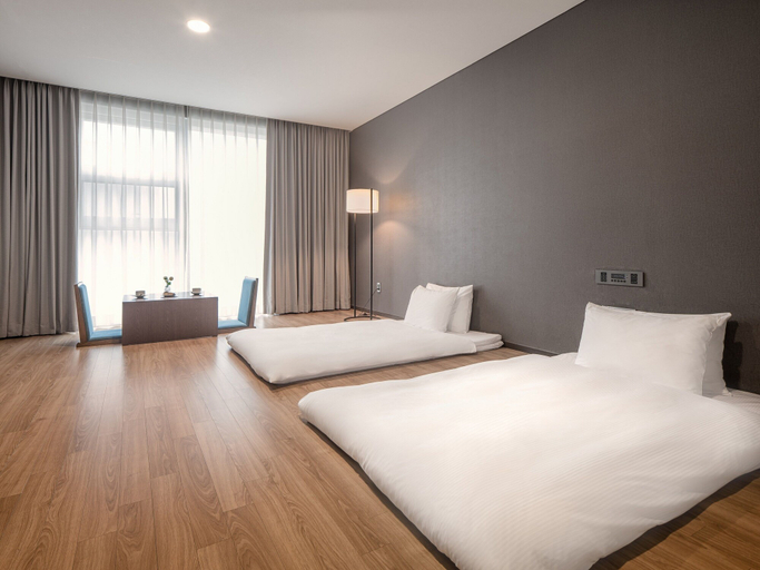 Bedroom 4, Hotel Tops 10, Gangneung