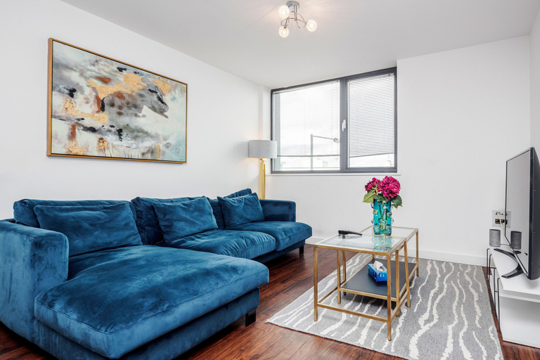 Interior 5, 2-bed Apartment Near Basildon Train Station, Essex