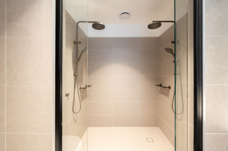 Bathroom 4, Nesuto Docklands Apartment Hotel, Melbourne