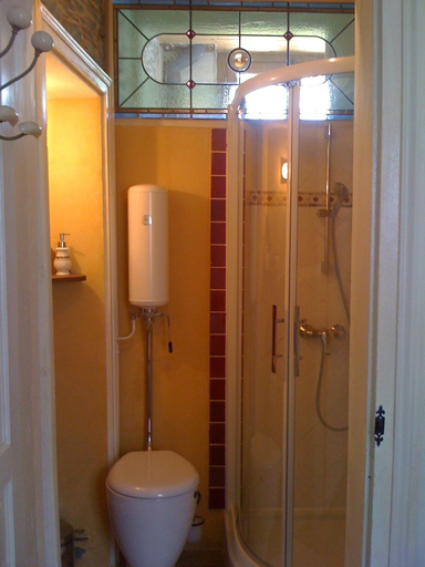 Bathroom 5, Le Petit Quernon, Maine-et-Loire