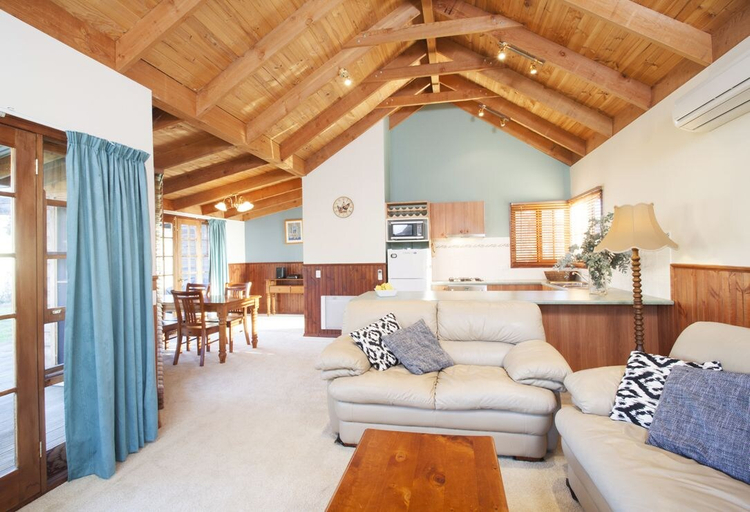 Others 5, Beechworth Cedar Cottages, Indigo - Pt A