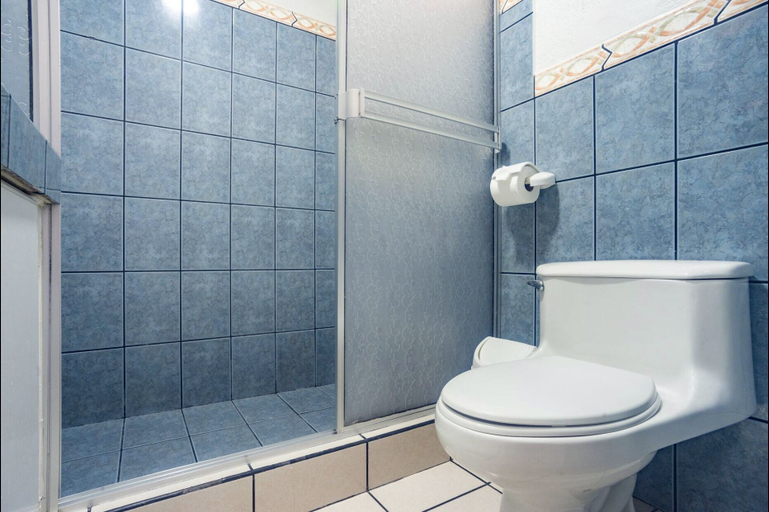 Bathroom, Prado Inn & Suites, San José