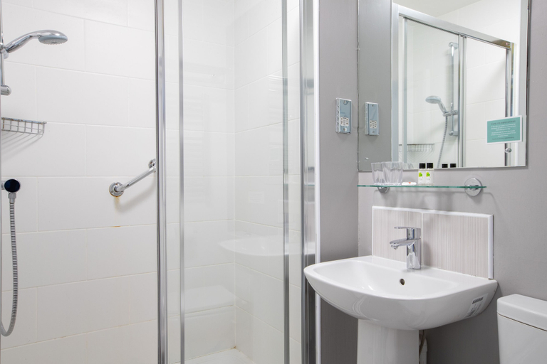 Bathroom 4, The George Hotel, Northumberland