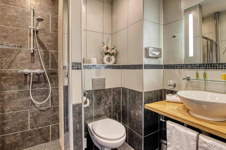 Bathroom 4
