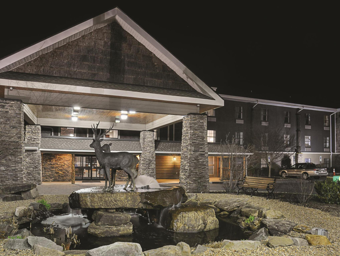 Exterior & Views 2, La Quinta Inn & Suites by Wyndham Boone University, Watauga