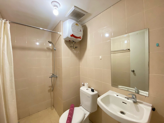 Bathroom 3, 2Br Cozy Apartment At Parahyangan Residence, Bandung