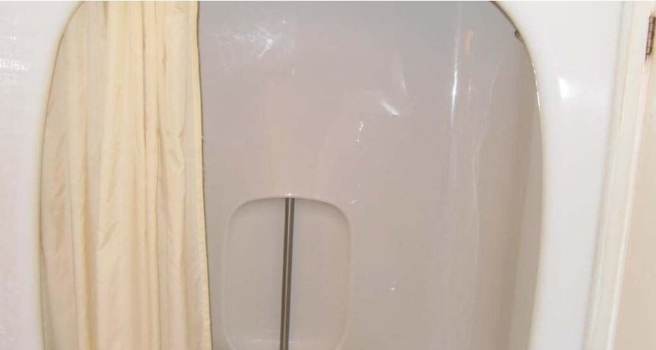 Bathroom 3, Virden Motel, Division No. 6