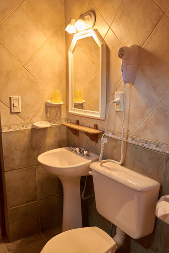 Bathroom 3, Kau Kaleshen, Lago Argentino