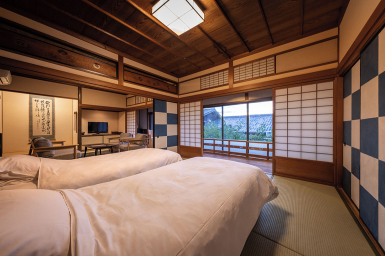Bedroom 4, IZUTSURO, Tahara
