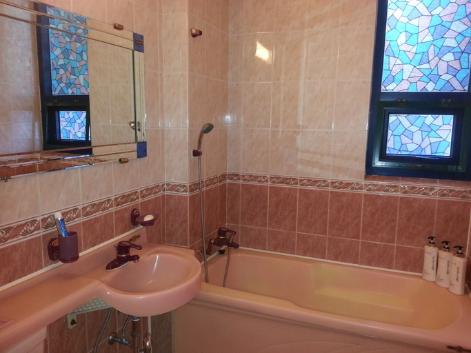 Bathroom 3, Island Motel, Yeosu