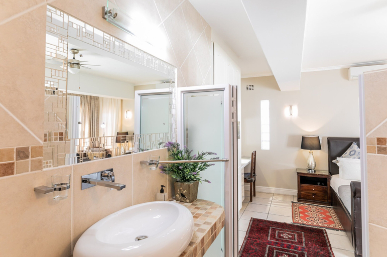 Bathroom 4, Arum Guest House, Buffalo City