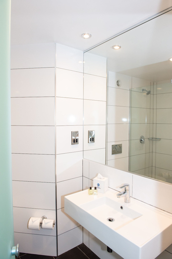 Bathroom 5, Best Western Appleby Park Hotel, Leicestershire