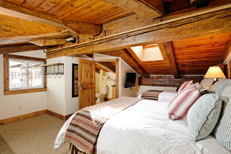Bedroom 3, The Crestwood Condominiums, Pitkin