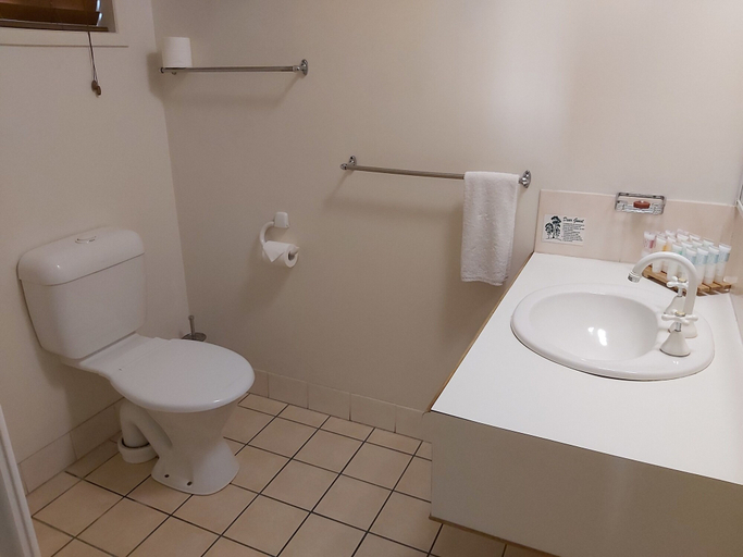 Bathroom 3, The Cosmopolitan Motel and Serviced Apartments, Rockhampton
