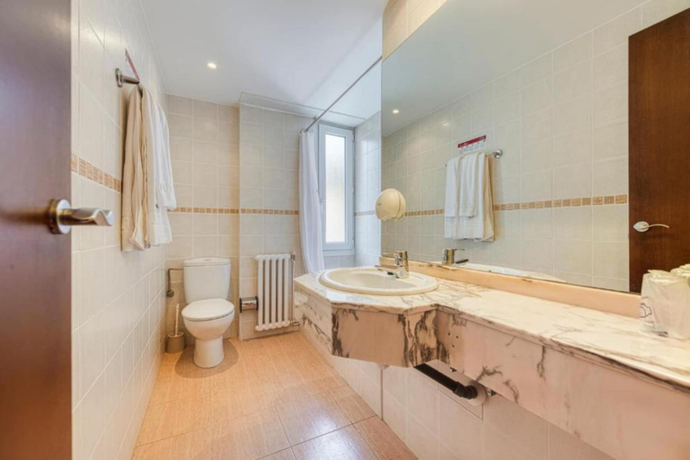 Bathroom 4, Hotel Viella, Lleida