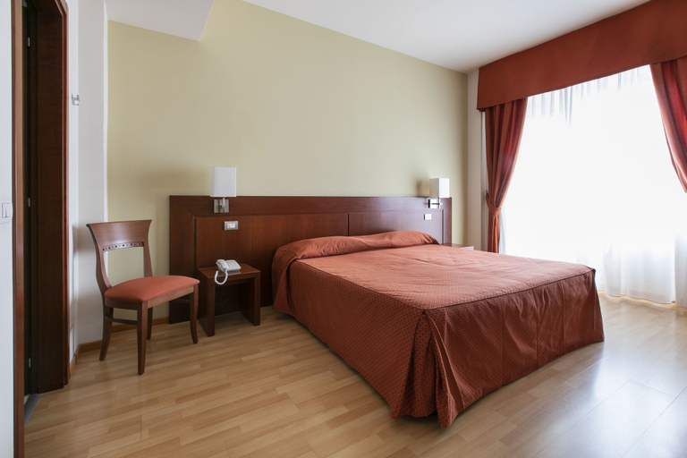 Bedroom 3, Hotel Conradi, Sondrio