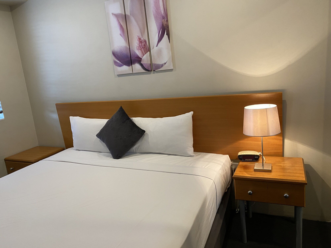 Bedroom 2, The Cosmopolitan Motel and Serviced Apartments, Rockhampton