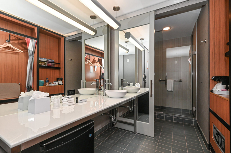 Bathroom 4