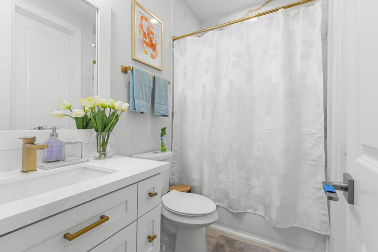 Bathroom 4, Villa De Briley, Houston