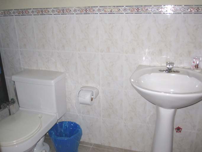Bathroom 3, Hotel Francisco II, Salinas