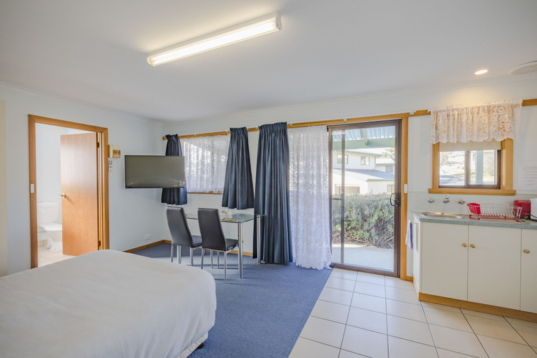 Bedroom 2, Queechy Motel, Break O'Day