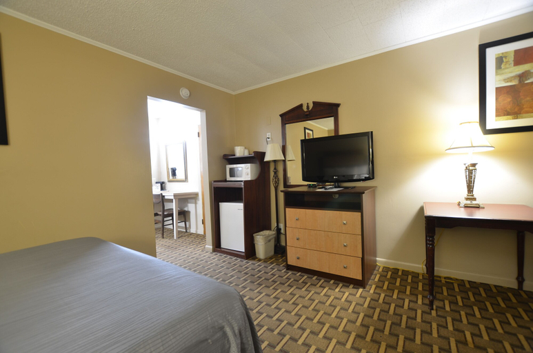 Bedroom 3, Travelowe's Motel, Haywood