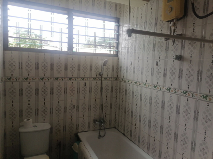 Bathroom, Larjoe guesthouse, Tema