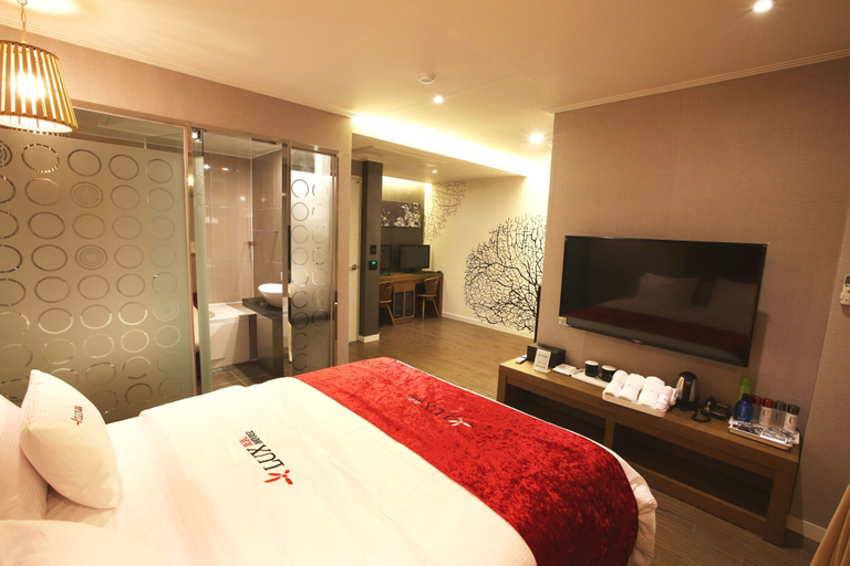 Bedroom 3, Jeju Lux Hotel, Seogwipo