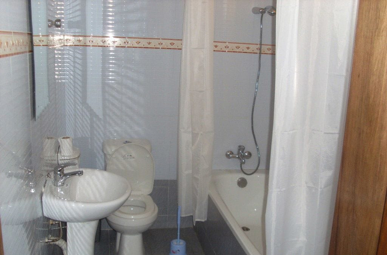 Bathroom 3, Senator Hotel, Kumasi