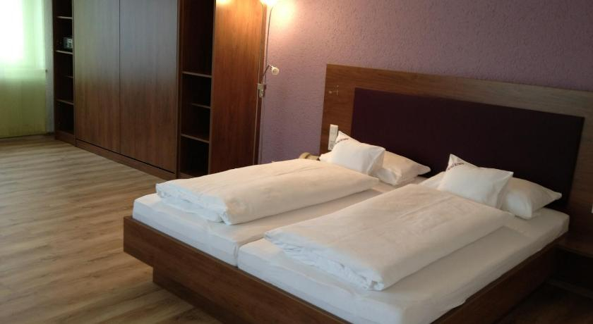 Bedroom 3, Gasthaus Hotel Kranz, Waldshut