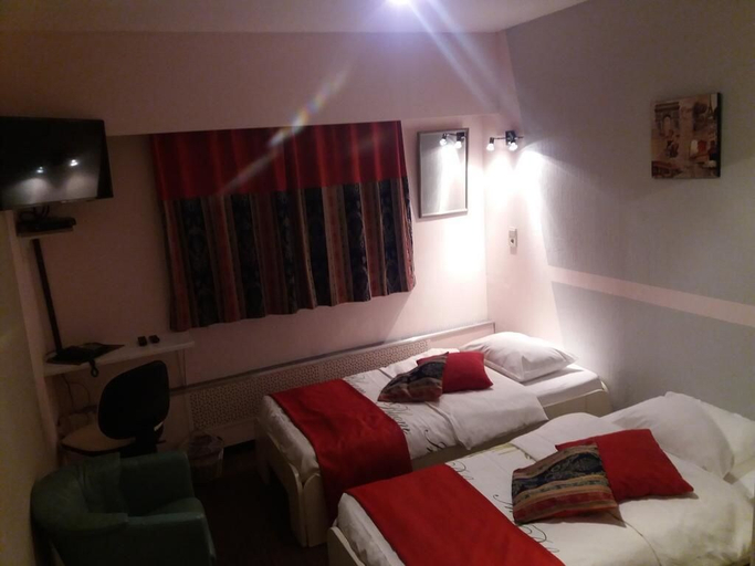 Bedroom 3, Hotel Apollo, Limburg