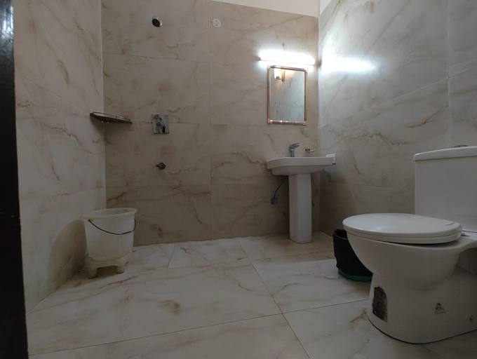 Bathroom 3, Apex Hotel, Solan