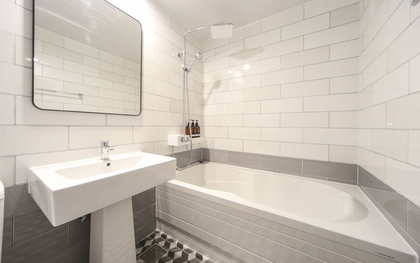 Bathroom 3, Lucas Hotel, Masan