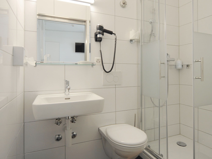 Bathroom 4, Hotel National Bern, Bern
