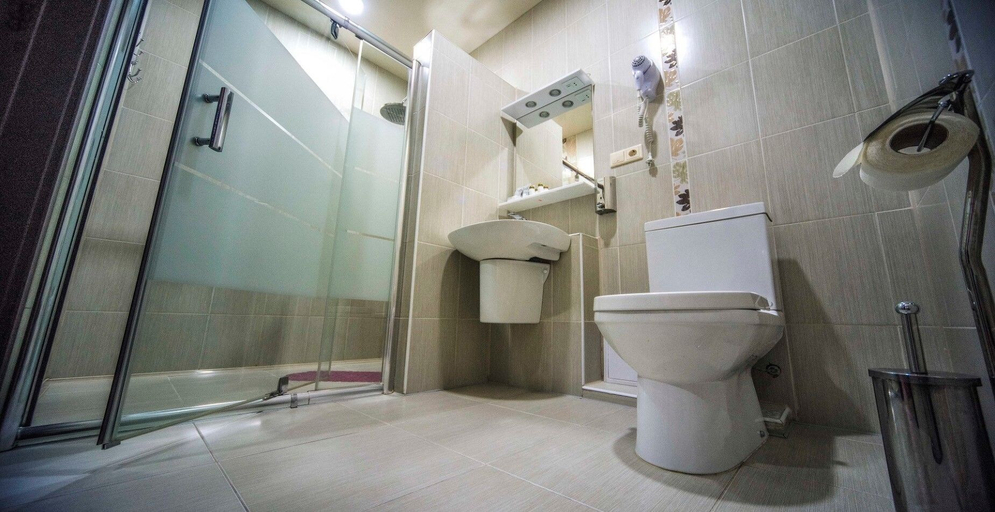 Bathroom 3, Hotel Kremleff, Krasnodar gorsovet